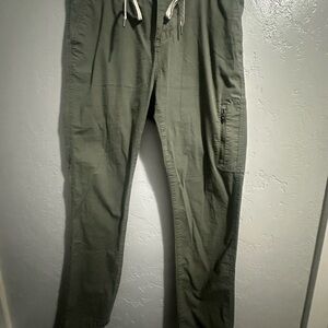 Vuori Green Pants with Relaxed Fit and Lightweight Fabric